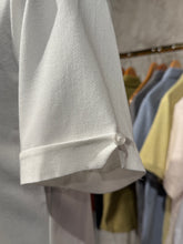 Load image into Gallery viewer, Guayamisa Clásica de Hombre con Dos Bolsillos y Pliegues | M-2023