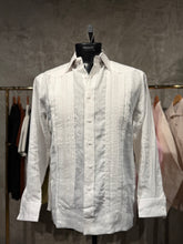 Load image into Gallery viewer, Guayamisa Formal de Hombre en Lino 100% de Manga Larga con Pliegues y Puños Franceses | M-5432