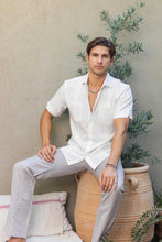 Load image into Gallery viewer, Guayamisa Clásica de Hombre con Dos Bolsillos y Pliegues | M-2023