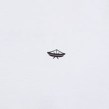 Load image into Gallery viewer, Polo Porto Blanco color Blanco con detalles color Azul y Rojo | PLE-2452