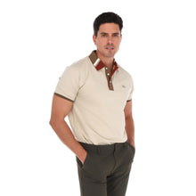 Load image into Gallery viewer, Playera Polo Hombre Beige Manga Corta Algodón Detalles Contrastados (PLE-2673)