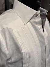 Load image into Gallery viewer, Guayamisa Formal de Hombre en Lino 100% de Manga Larga con Pliegues y Puños Franceses | M-5432
