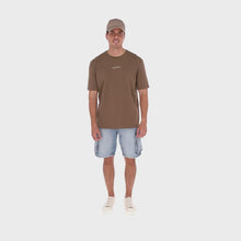 Load and play video in Gallery viewer, Playera Hombre Porto Blanco Loose Fit café (TLF-23)
