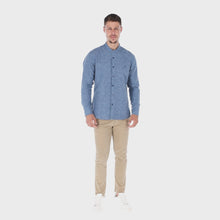 Load and play video in Gallery viewer, Camisa Porto Blanco de Caballero Cuello Mao Azul | E-2108
